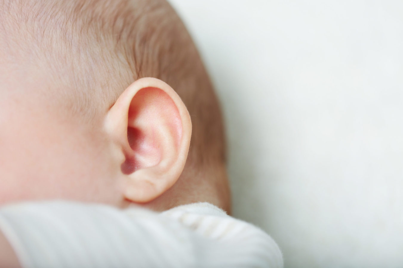 Уши у новорожденных детей